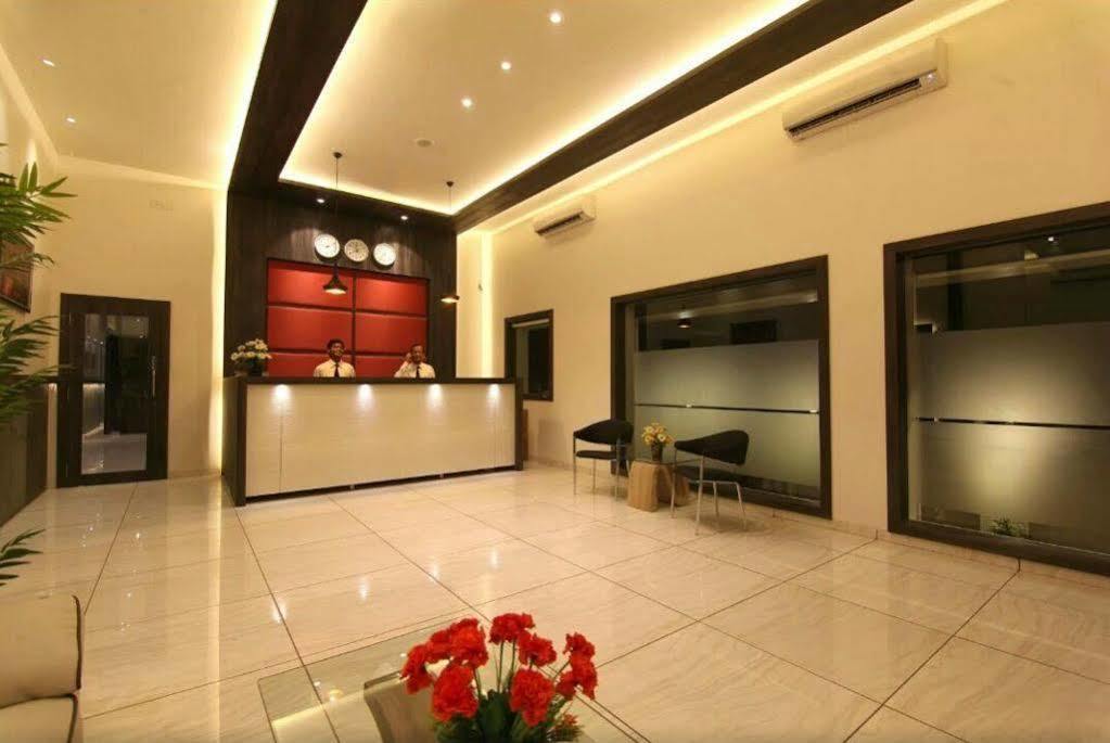 โรงแรมเอ็กเซคคิวทีฟ อินน์ Taloje ภายนอก รูปภาพ